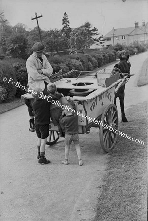 ICE CREAM MAN WITH CHILDREN